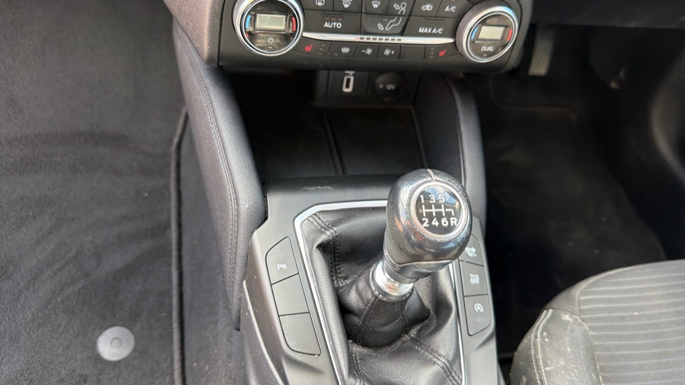 Ford Focus 1.0 EcoBoost 125 Titanium 5dr Petrol Hatchback - Image 13