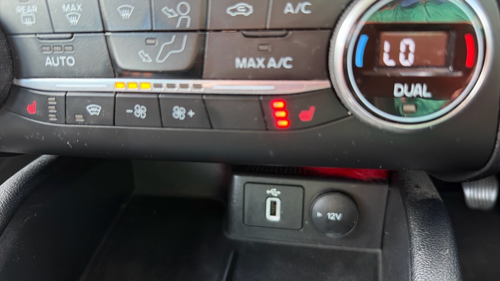 Ford Focus 1.0 EcoBoost 125 Titanium 5dr Petrol Hatchback - Image 30