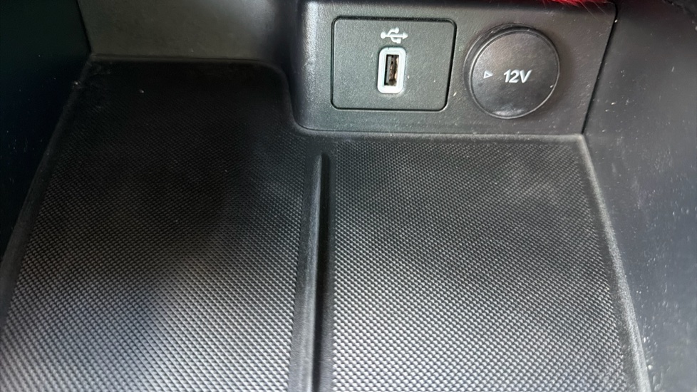 Ford Focus 1.0 EcoBoost 125 Titanium 5dr Petrol Hatchback - Image 31