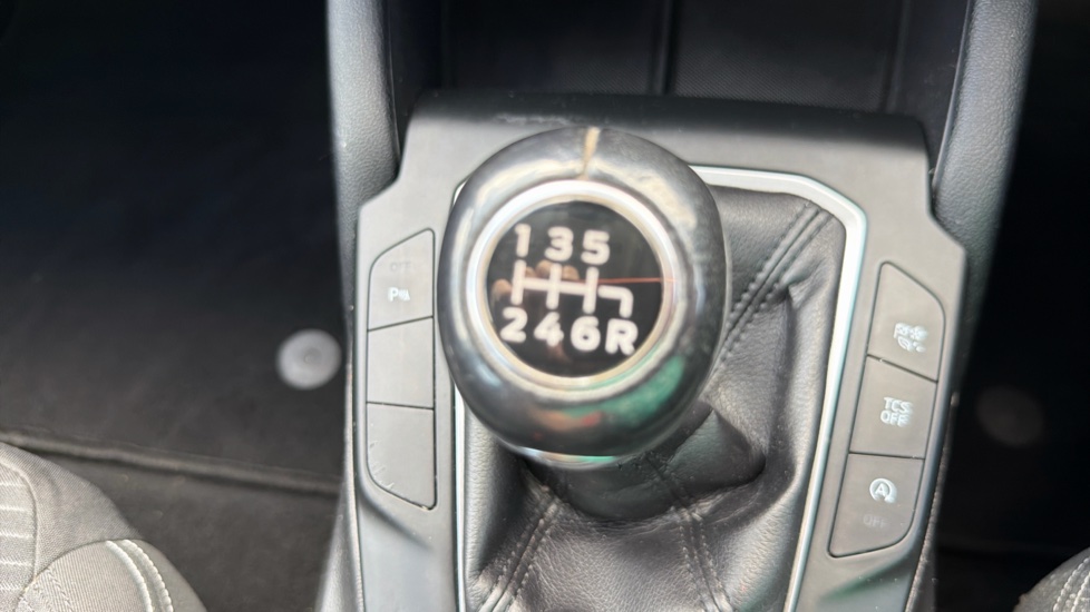 Ford Focus 1.0 EcoBoost 125 Titanium 5dr Petrol Hatchback - Image 32