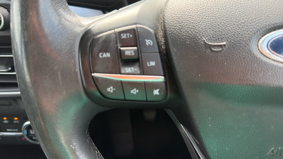Ford Focus 1.0 EcoBoost 125 Titanium 5dr Petrol Hatchback - Image 36