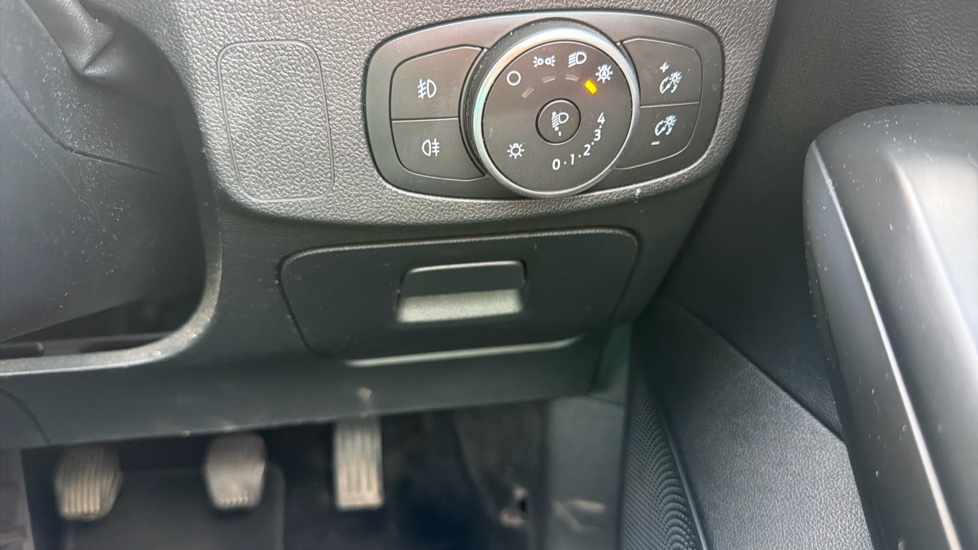 Ford Focus 1.0 EcoBoost 125 Titanium 5dr Petrol Hatchback - Image 38