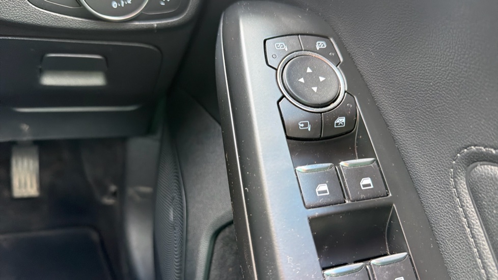 Ford Focus 1.0 EcoBoost 125 Titanium 5dr Petrol Hatchback - Image 39