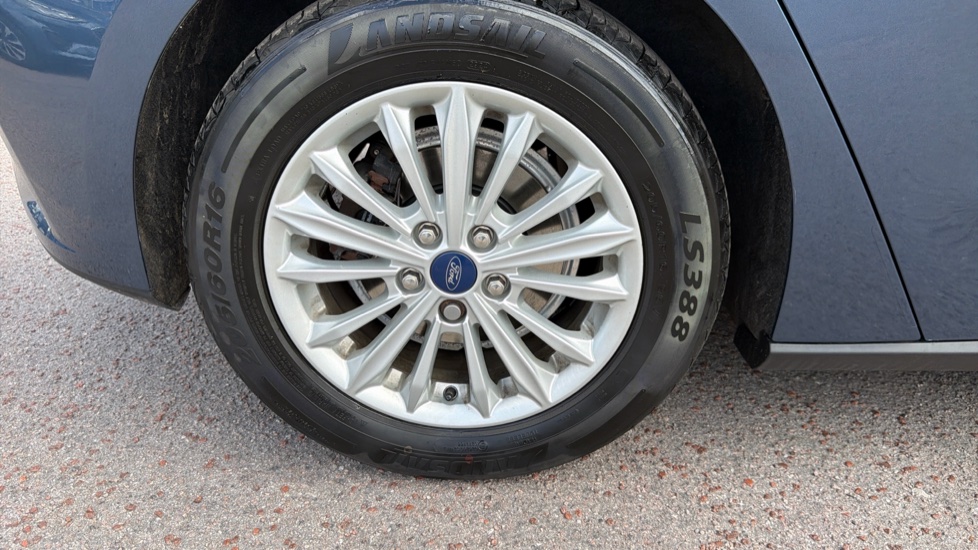 Ford Focus 1.0 EcoBoost 125 Titanium 5dr Petrol Hatchback - Image 40