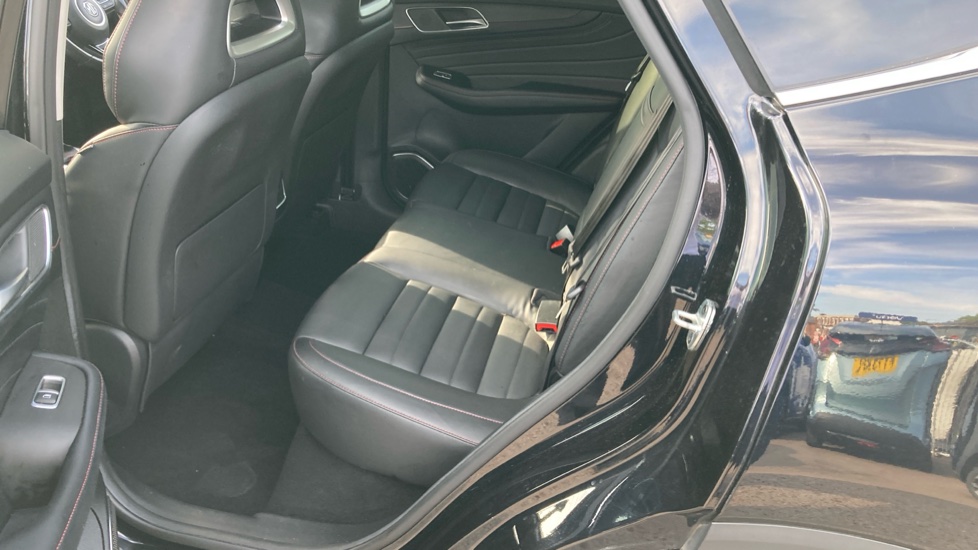 MG HS 1.5 T-GDI Exclusive 5dr Petrol Hatchback - Image 16