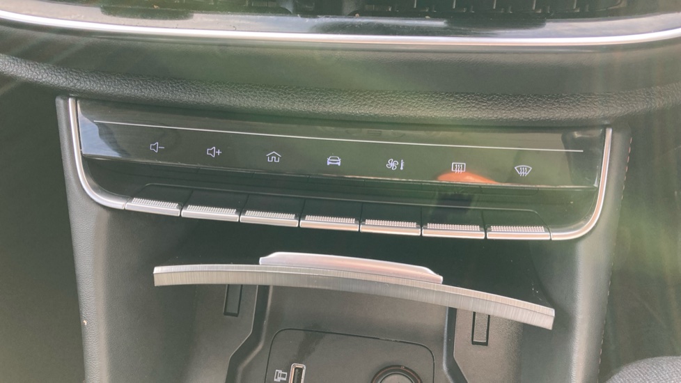 MG HS 1.5 T-GDI Exclusive 5dr Petrol Hatchback - Image 22