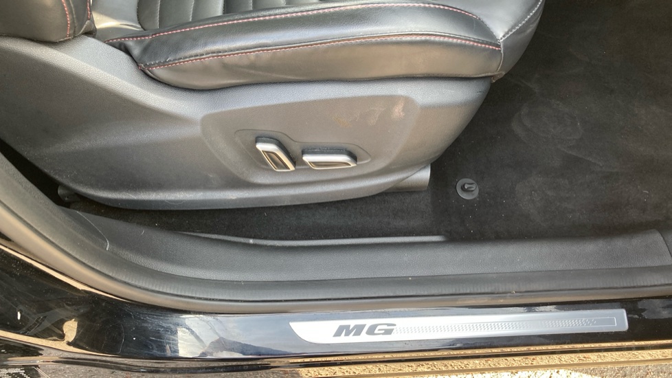 MG HS 1.5 T-GDI Exclusive 5dr Petrol Hatchback - Image 30