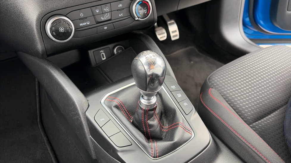 Ford Focus 1.0 EcoBoost 125 ST-Line 5dr Petrol Hatchback - Image 13