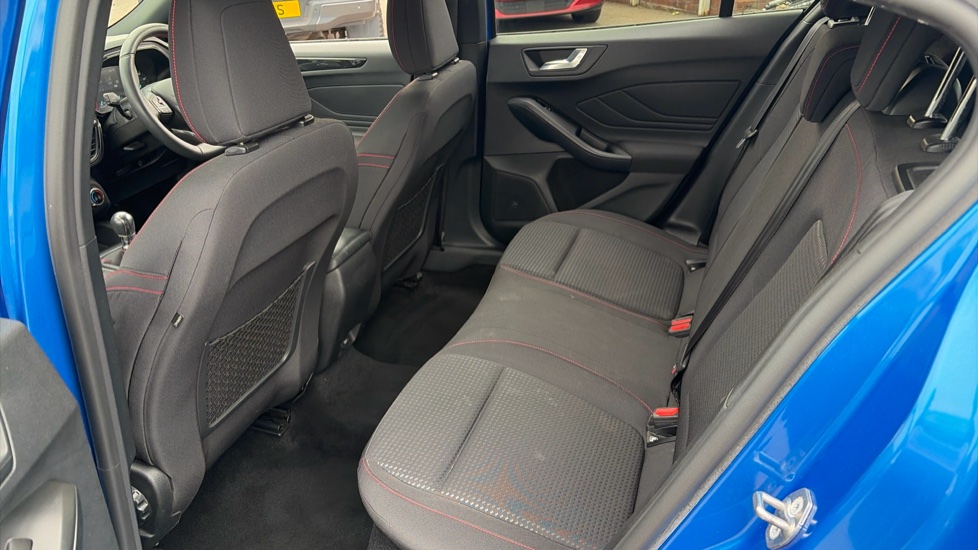 Ford Focus 1.0 EcoBoost 125 ST-Line 5dr Petrol Hatchback - Image 16