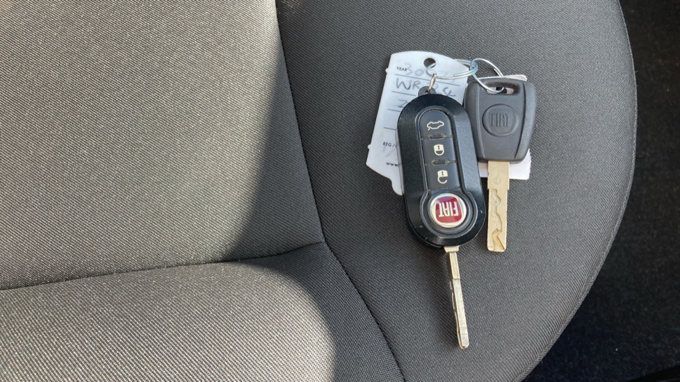 Fiat 500 1.0 Mild Hybrid Top 3dr Petrol Hatchback - Image 20