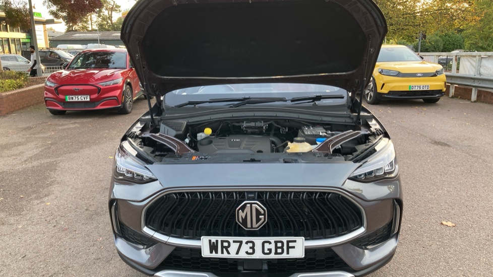 MG HS 1.5 T-GDI Trophy 5dr DCT Petrol Hatchback - Image 8
