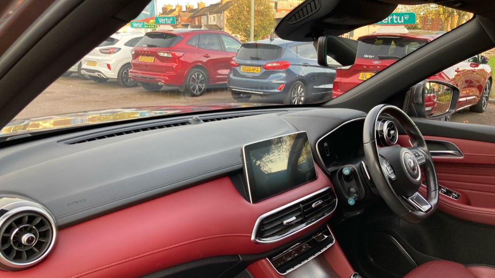 MG HS 1.5 T-GDI Trophy 5dr DCT Petrol Hatchback - Image 9