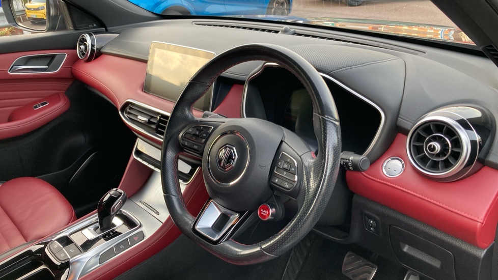 MG HS 1.5 T-GDI Trophy 5dr DCT Petrol Hatchback - Image 11