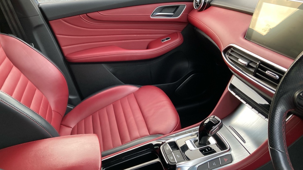 MG HS 1.5 T-GDI Trophy 5dr DCT Petrol Hatchback - Image 14