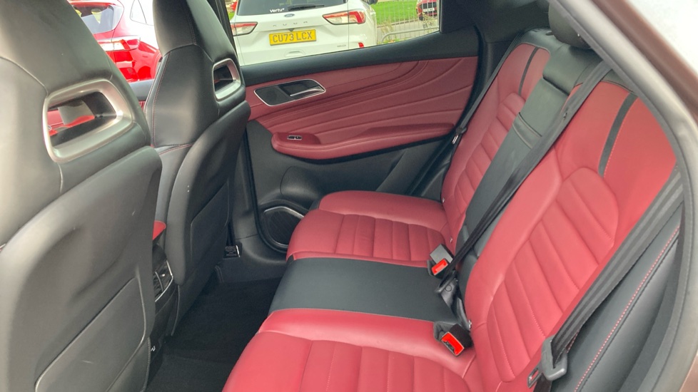MG HS 1.5 T-GDI Trophy 5dr DCT Petrol Hatchback - Image 16