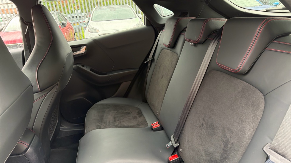 Ford Puma ST 1.0 EcoBoost Hybrid mHEV ST 5dr DCT Petrol Hatchback - Image 16
