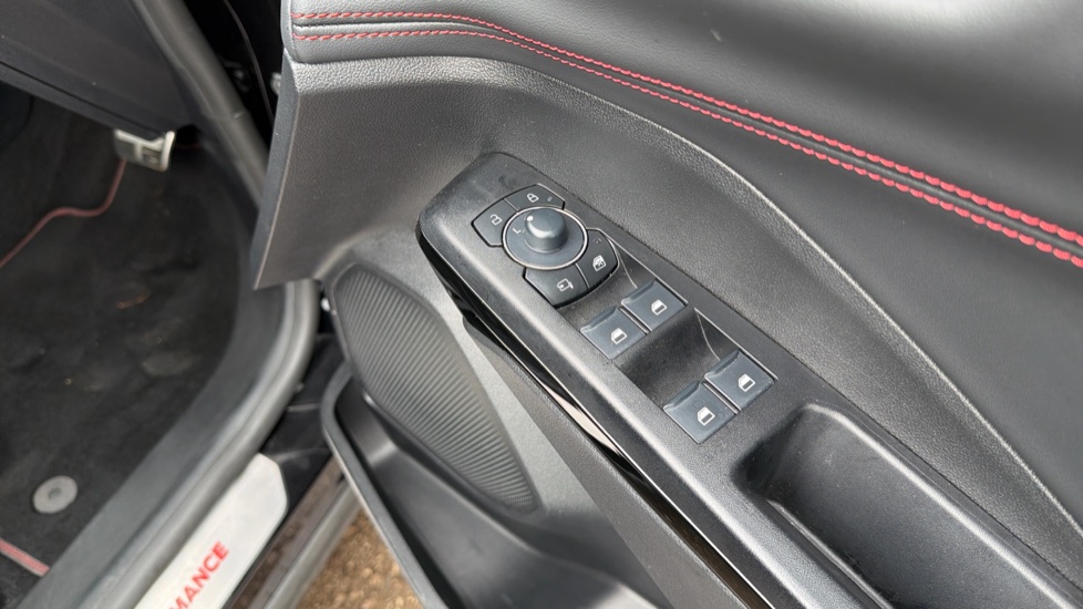 Ford Puma ST 1.0 EcoBoost Hybrid mHEV ST 5dr DCT Petrol Hatchback - Image 28