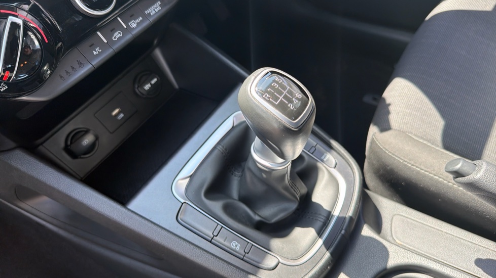 Hyundai KONA 1.0 TGDi 48V MHEV SE Connect 5dr Petrol Hatchback - Image 13