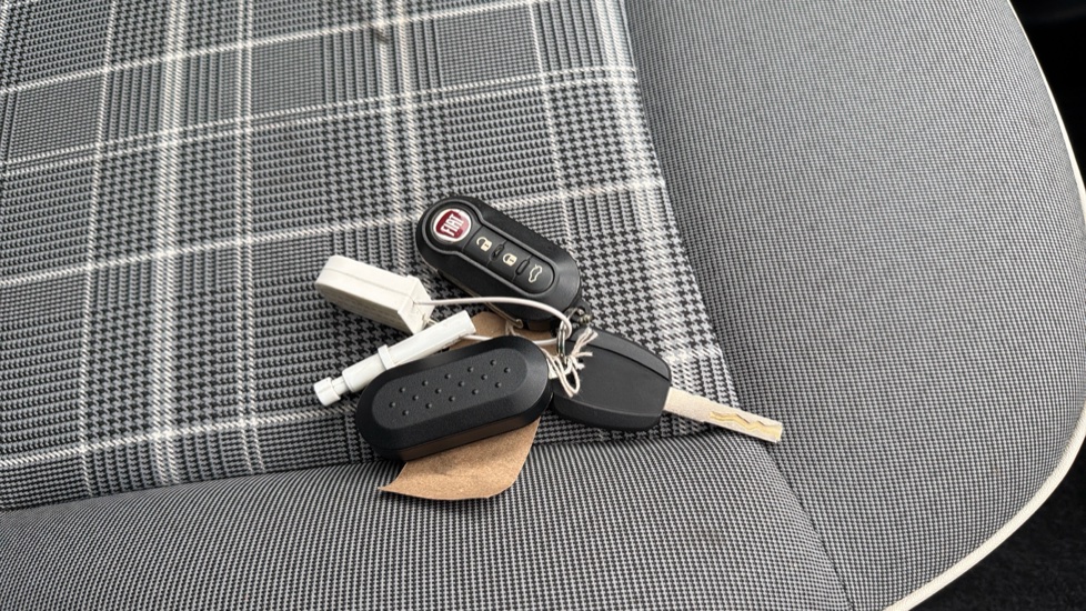 Fiat 500 1.0 Mild Hybrid Lounge 3dr Petrol Hatchback - Image 20