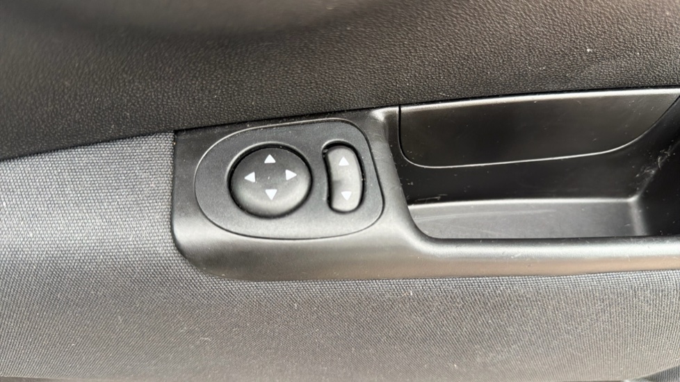 Fiat 500 1.0 Mild Hybrid Lounge 3dr Petrol Hatchback - Image 22