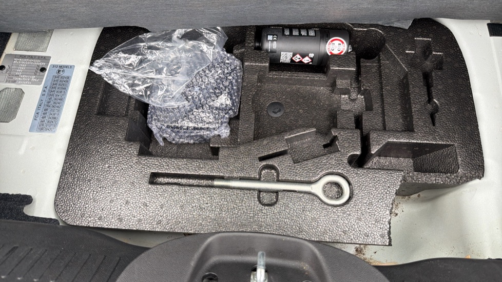 Fiat 500 1.0 Mild Hybrid Lounge 3dr Petrol Hatchback - Image 35