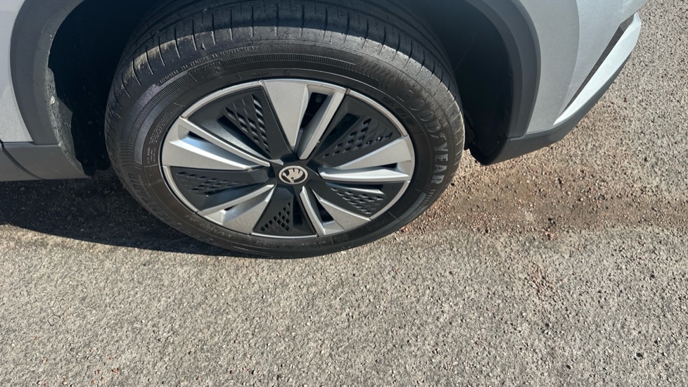 Skoda Karoq 1.5 TSI SE Drive 5dr DSG Petrol Estate - Image 36