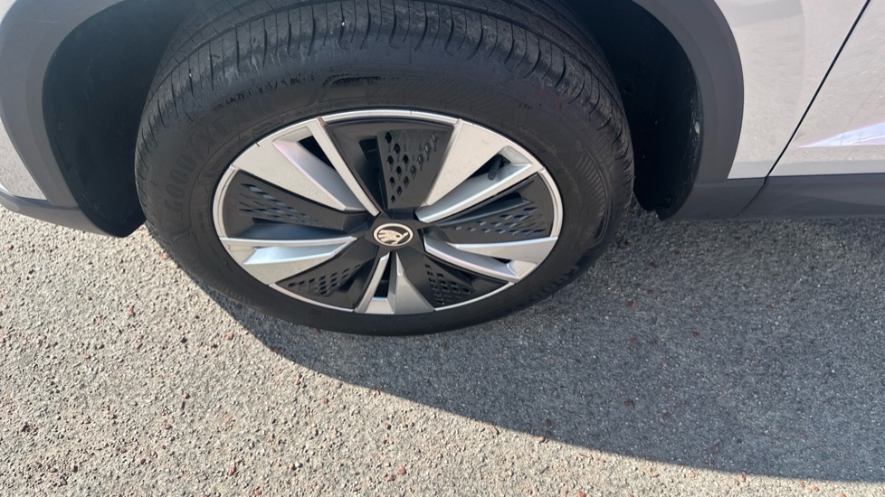 Skoda Karoq 1.5 TSI SE Drive 5dr DSG Petrol Estate - Image 37