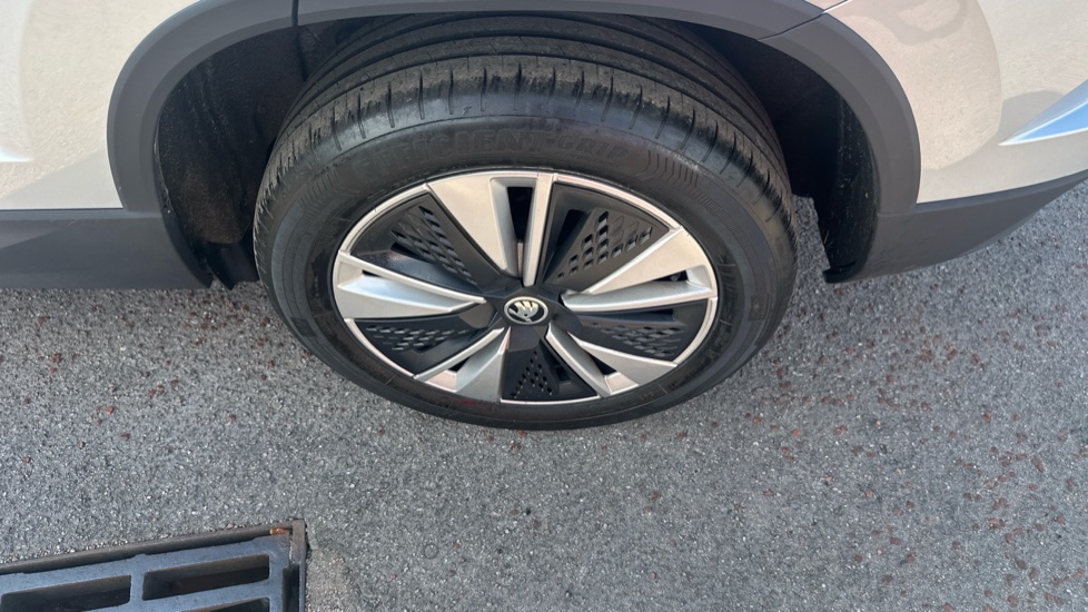 Skoda Karoq 1.5 TSI SE Drive 5dr DSG Petrol Estate - Image 38