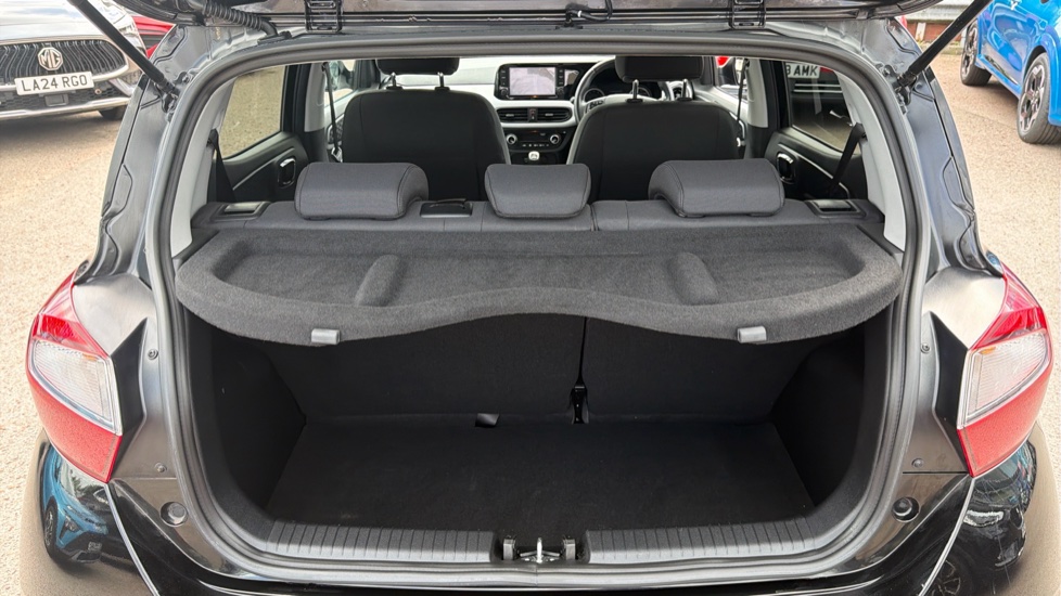 Hyundai i10 1.0 MPi Premium 5dr Petrol Hatchback - Image 4