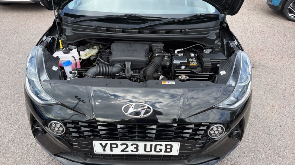 Hyundai i10 1.0 MPi Premium 5dr Petrol Hatchback - Image 8