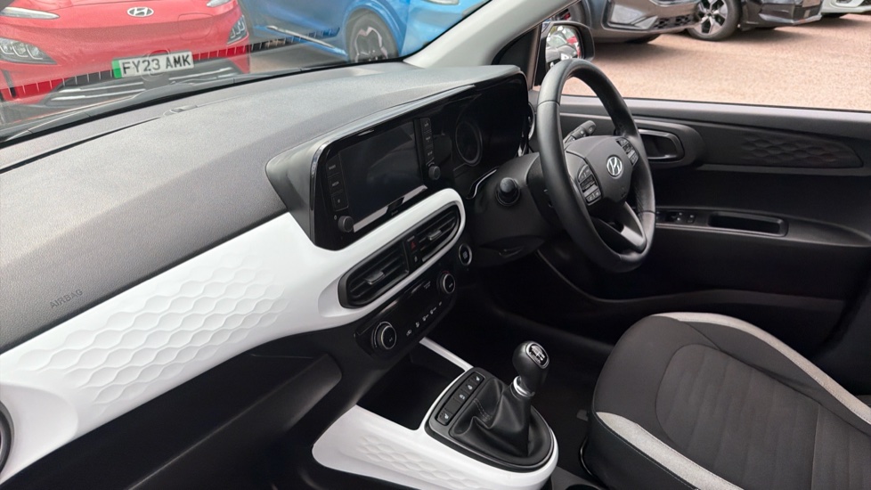 Hyundai i10 1.0 MPi Premium 5dr Petrol Hatchback - Image 9