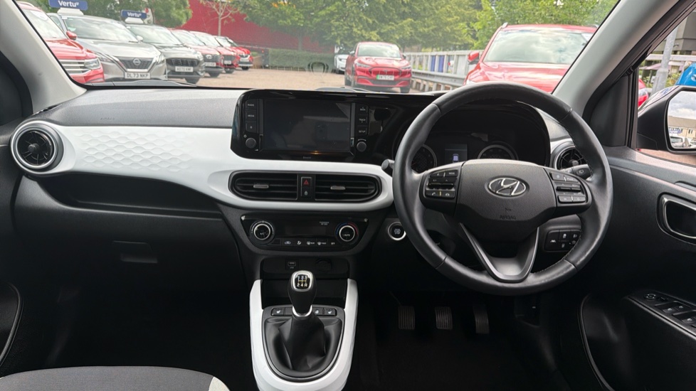 Hyundai i10 1.0 MPi Premium 5dr Petrol Hatchback - Image 10