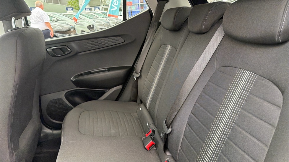 Hyundai i10 1.0 MPi Premium 5dr Petrol Hatchback - Image 16