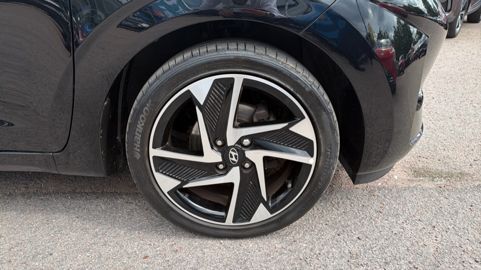 Hyundai i10 1.0 MPi Premium 5dr Petrol Hatchback - Image 22