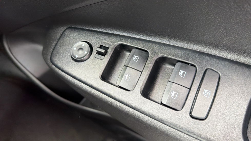 Hyundai i10 1.0 MPi Premium 5dr Petrol Hatchback - Image 25