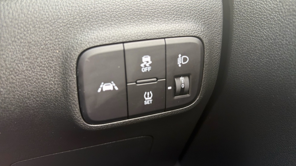 Hyundai i10 1.0 MPi Premium 5dr Petrol Hatchback - Image 26
