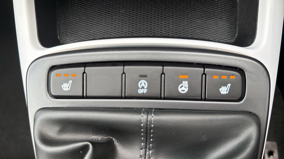Hyundai i10 1.0 MPi Premium 5dr Petrol Hatchback - Image 27