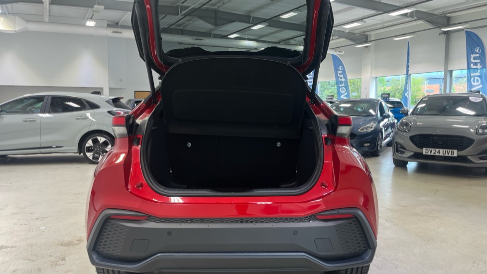 Toyota C-HR 1.8 Hybrid Design 5dr CVT Hybrid Hatchback - Image 4