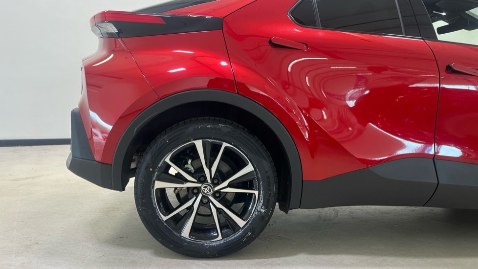 Toyota C-HR 1.8 Hybrid Design 5dr CVT Hybrid Hatchback - Image 7