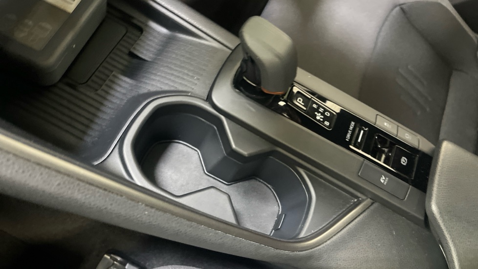 Toyota C-HR 1.8 Hybrid Design 5dr CVT Hybrid Hatchback - Image 13