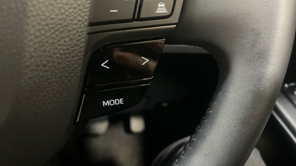 Toyota C-HR 1.8 Hybrid Design 5dr CVT Hybrid Hatchback - Image 24
