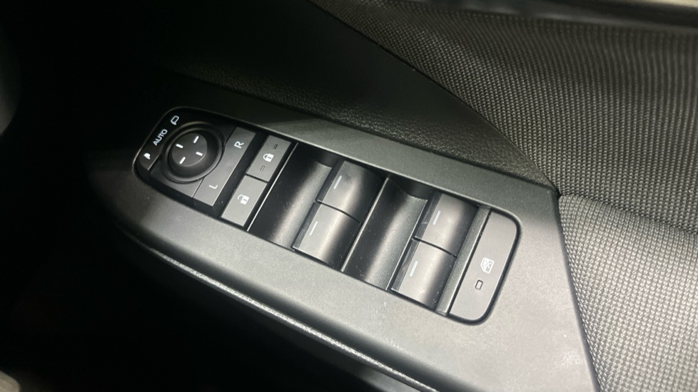 Toyota C-HR 1.8 Hybrid Design 5dr CVT Hybrid Hatchback - Image 25