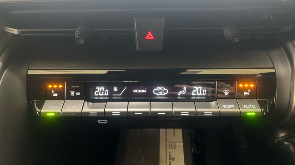 Toyota C-HR 1.8 Hybrid Design 5dr CVT Hybrid Hatchback - Image 35
