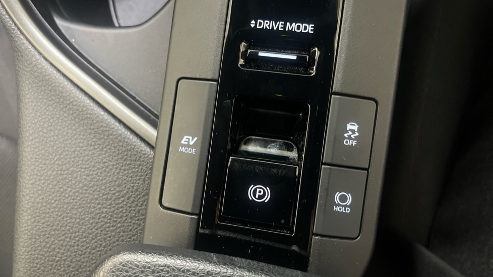 Toyota C-HR 1.8 Hybrid Design 5dr CVT Hybrid Hatchback - Image 38