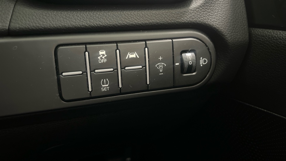 Kia Xceed 1.5T GDi ISG 138 3 5dr Petrol Hatchback - Image 25