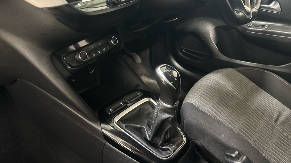 Vauxhall Corsa 1.2 SE 5dr Petrol Hatchback - Image 13