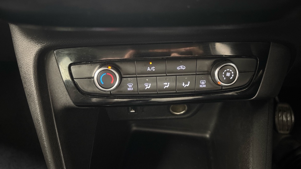 Vauxhall Corsa 1.2 SE 5dr Petrol Hatchback - Image 28