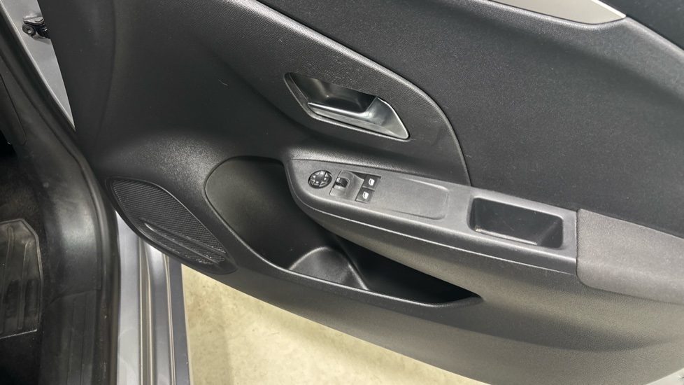 Vauxhall Corsa 1.2 SE 5dr Petrol Hatchback - Image 41