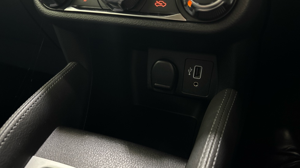 Nissan Micra 1.0 DIG-T 117 Acenta 5dr Petrol Hatchback - Image 33