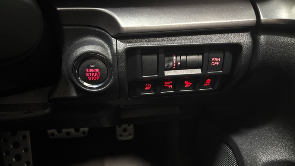 Subaru XV 2.0i e-Boxer SE 5dr Lineartronic Hybrid Hatchback - Image 27